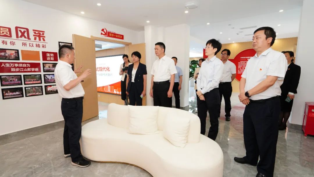 e233e4d0-800f-427a-8dbc-039e9ca14f51 e233e4d0-800f-427a-8dbc-039e9ca14f51