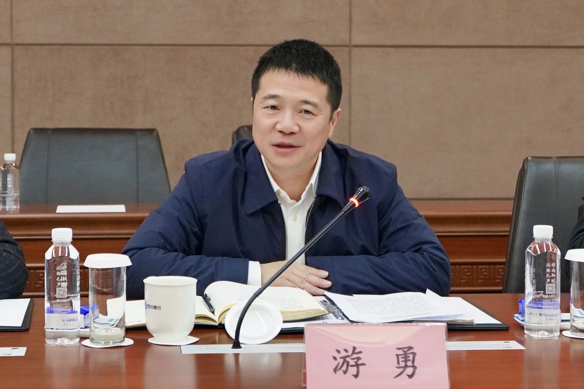 f585a2eb-05ce-495f-93b3-7dc725957939 f585a2eb-05ce-495f-93b3-7dc725957939