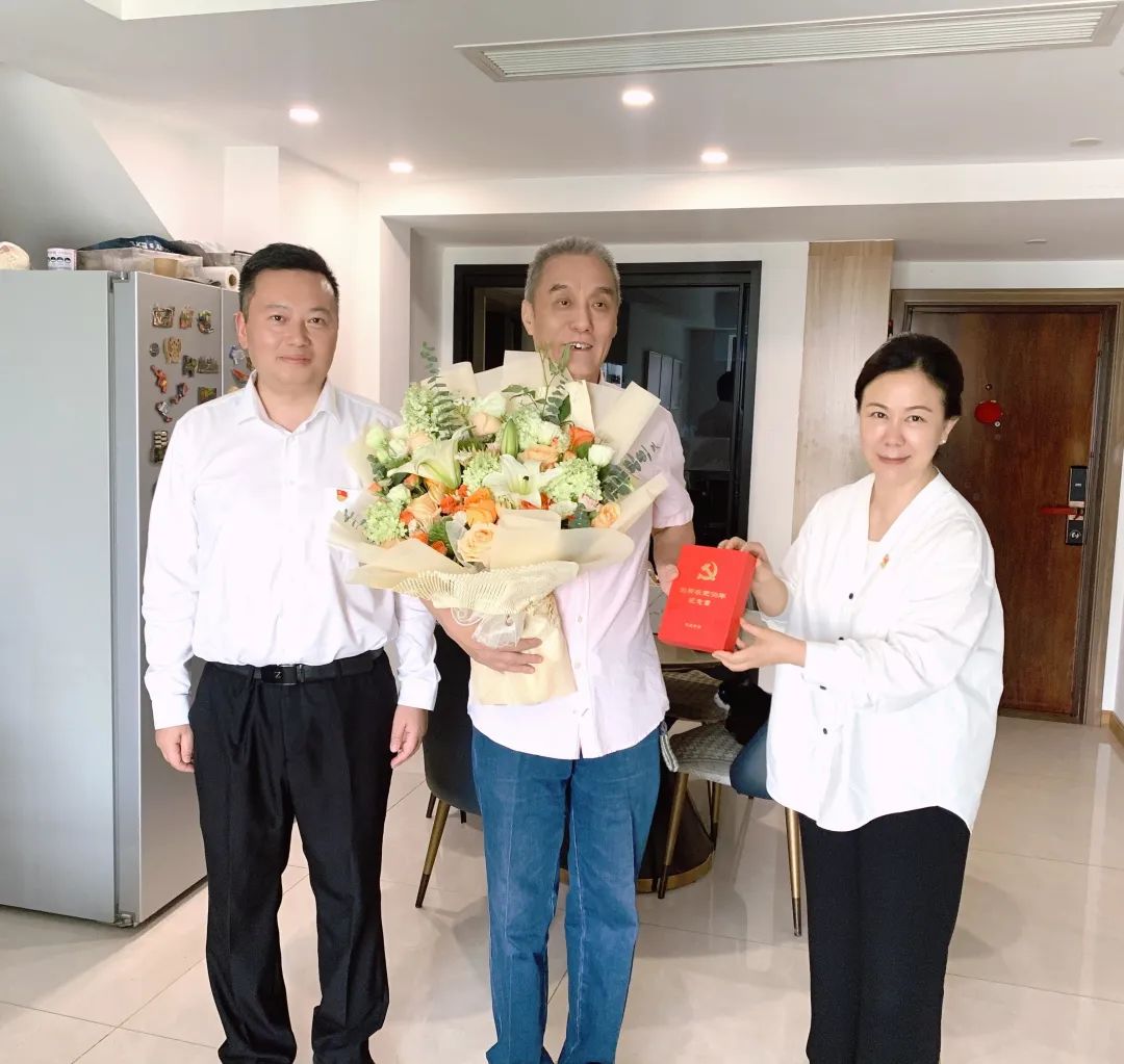 5bf06d9c-9fa9-4fe8-8db3-27dcae11a8ed 5bf06d9c-9fa9-4fe8-8db3-27dcae11a8ed