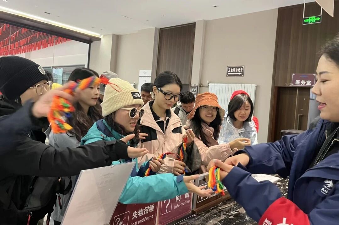 2ae76ebd-7b1c-43d3-935b-1f94548e3112 2ae76ebd-7b1c-43d3-935b-1f94548e3112