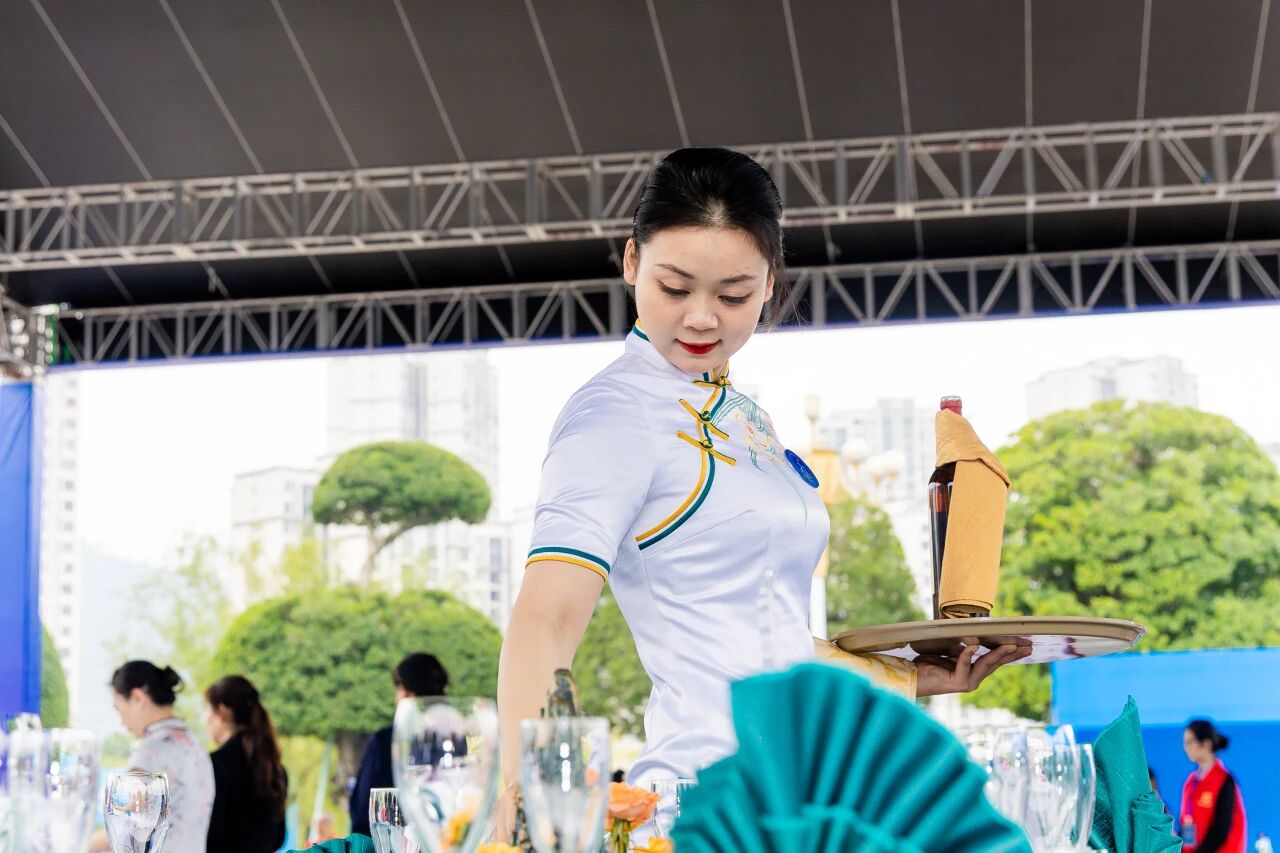 5331e0c9-98d9-468c-82b9-e6cb0fea7949 5331e0c9-98d9-468c-82b9-e6cb0fea7949